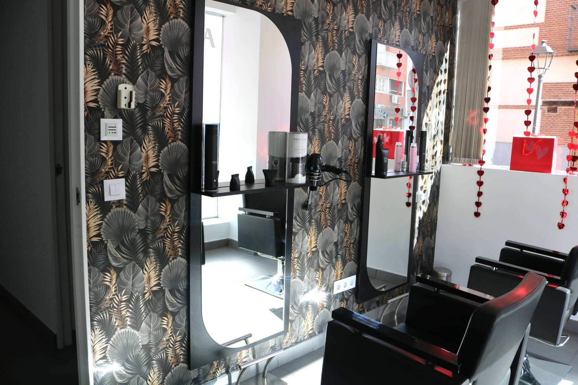 Servicio de peluquería en Estética Zekkei