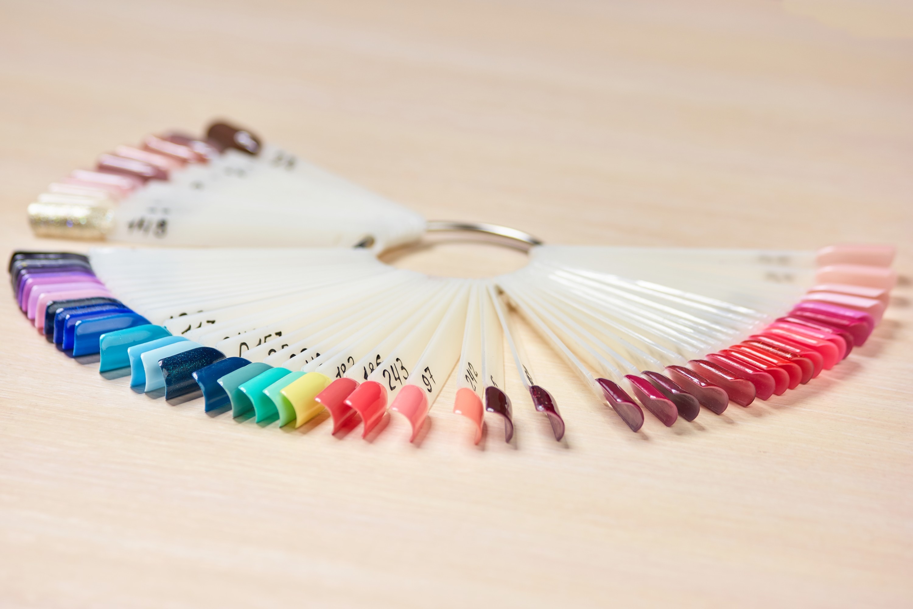 Servicio de manicura y pedicura en Estética Zekkei