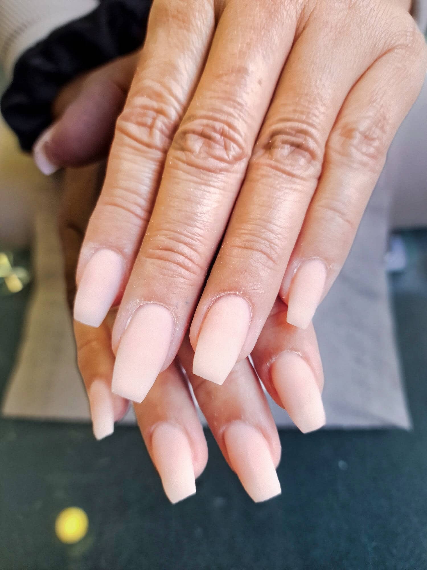 Imagen de manicura y pedicura en Estética Zekkei